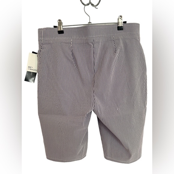 NWT 89TH Madison. Women Striped Short. Size L Color Blue White - Picture 2 of 12